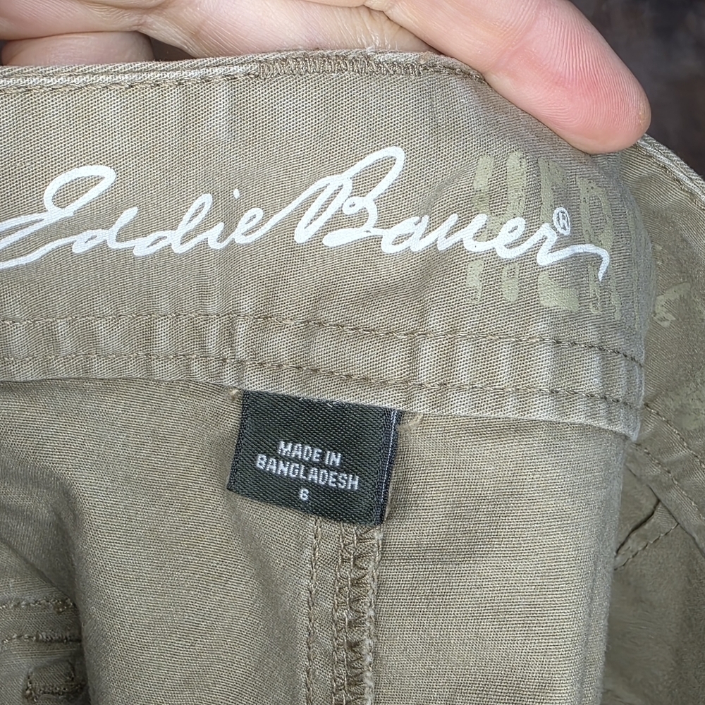 Eddie Bauer Utility Shorts Khaki Tan Stretch mid rise 5.5" inseam Size 6 or 8 - Picture 3 of 7